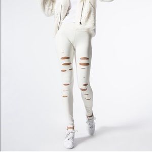 ALO Yoga High Waist Ripped Warrior Leggings in Pristine, Size Medium